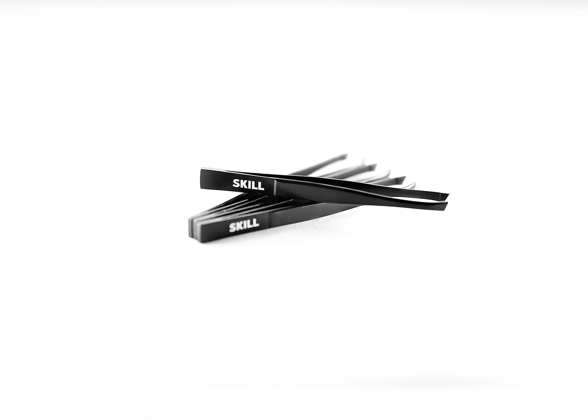 Precision PMU tweezers designed for clean grip, comfort, and detailed brow work. Ideal for precise hair placement and professional brow styling.